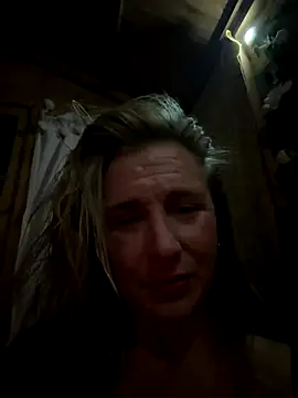 MimiMaee online show from 5, 10, 2025