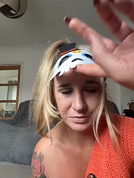 MimiMaee online show from 13, 10, 2025