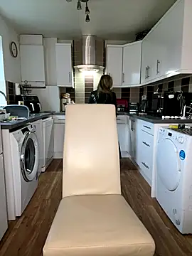 MimiMaee online show from 27, 11, 2025