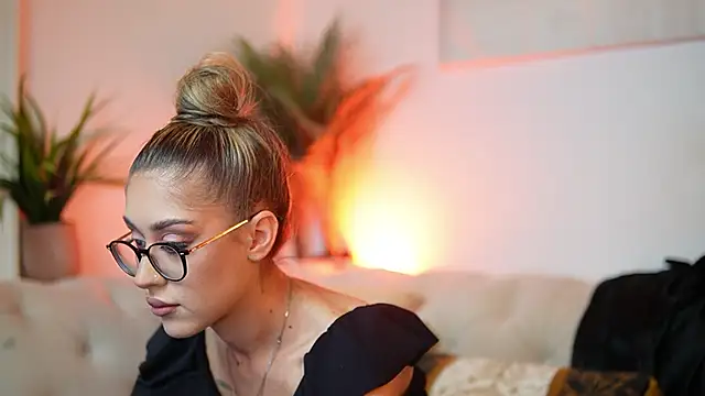 AileenKiss online show from 9, 10, 2025