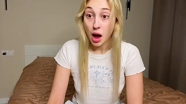 Snapshot of foxy_vivi chatting on 30, 10, 2025 foxy vivi online show from 30, 10, 2025