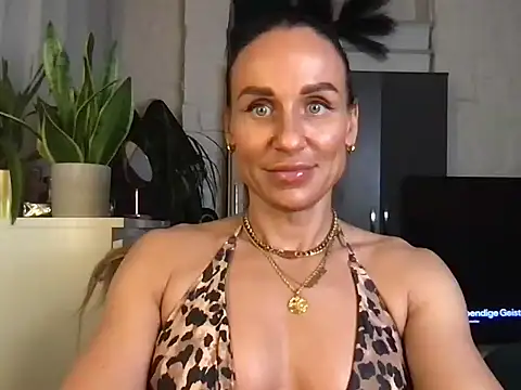 GluteQueenE online show from 5, 2, 2026