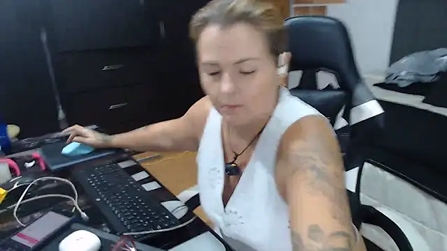 perlagoloza05 online show from 21, 6, 2026