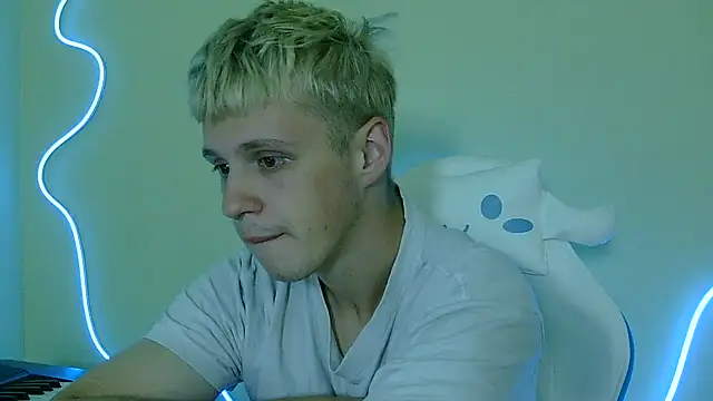 Snapshot of _Timmy_Boy_ chatting on 7, 10, 2025 Timmy Boy online show from 7, 10, 2025