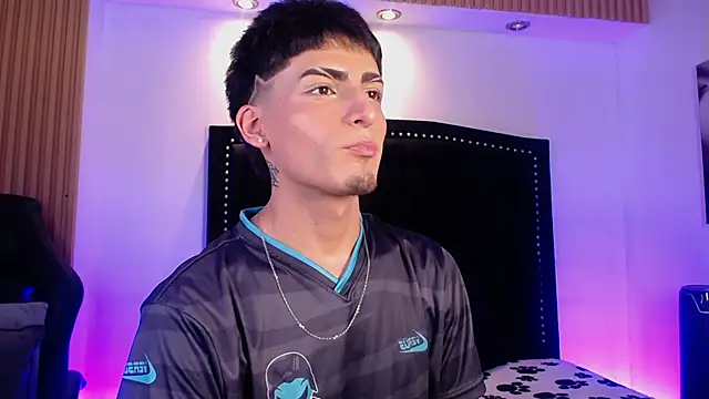 MateoMitchell online show from 19, 4, 2026