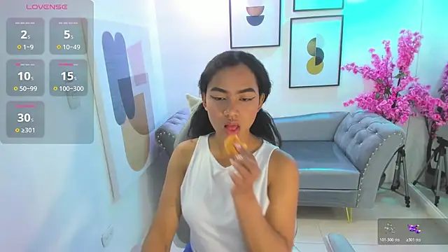 Juliie coper online show from 11, 11, 2025