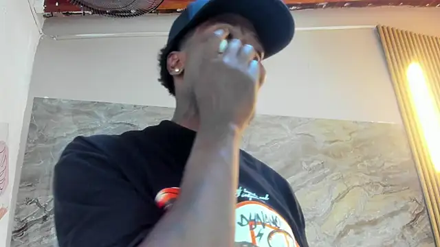 Snapshot of COMPTON_01 chatting on 20, 10, 2025 COMPTON 01 online show from 20, 10, 2025