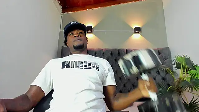 Snapshot of COMPTON_01 chatting on 15, 11, 2025 COMPTON 01 online show from 15, 11, 2025