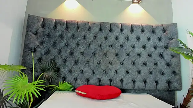 Snapshot of COMPTON_01 chatting on 27, 11, 2025 COMPTON 01 online show from 27, 11, 2025