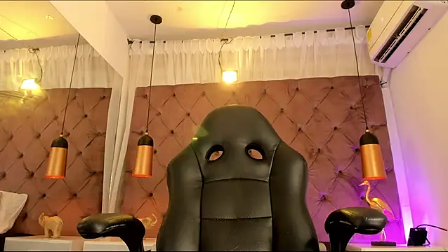 Snapshot of Rose_monroee chatting on 12, 10, 2025 Rose monroee online show from 12, 10, 2025