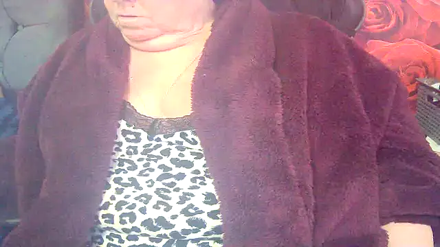 Playful MILF Demi online show from 1, 3, 2026