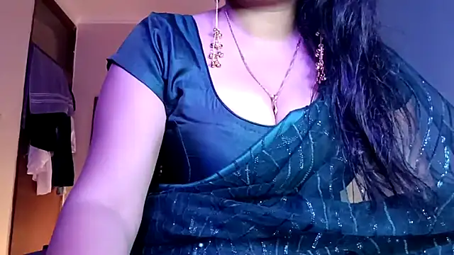 Snapshot of horny_milf_couple chatting on 28, 5, 2026 horny milf couple online show from 28, 5, 2026