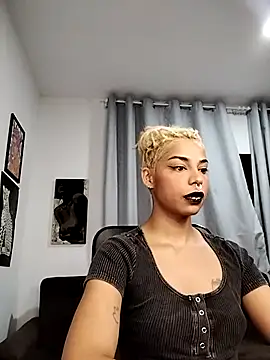 Snapshot of Helenoir chatting on 6, 6, 2026 Helenoir online show from 6, 6, 2026