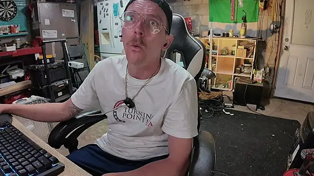 AverageMaleJay online show from 18, 5, 2026