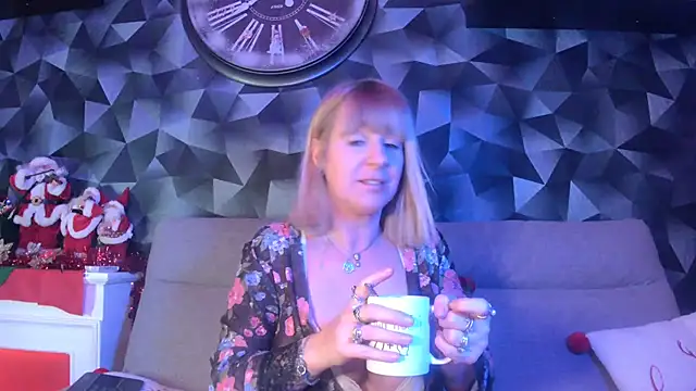 Delichieuse5 online show from 6, 12, 2024