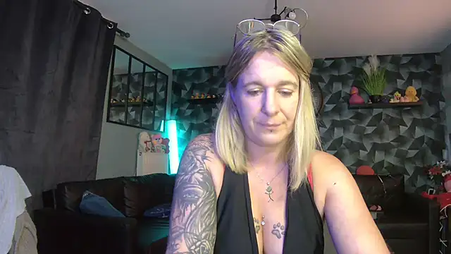 Delichieuse5 online show from 20, 9, 2025