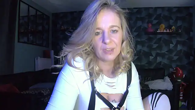 Snapshot of Delichieuse5 chatting on 10, 2, 2026 Delichieuse5 online show from 10, 2, 2026