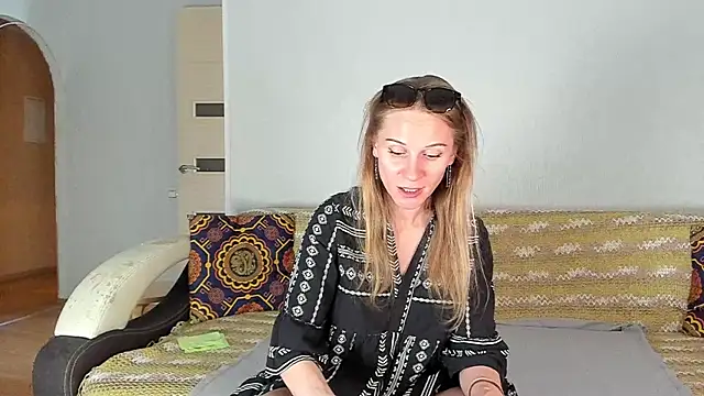 Snapshot of Amalia_Mio chatting on 3, 6, 2026 Amalia Mio online show from 3, 6, 2026