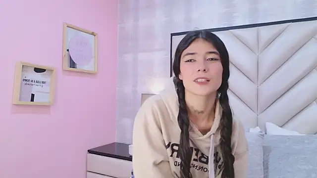 CristalShayy online show from 5, 1, 2026