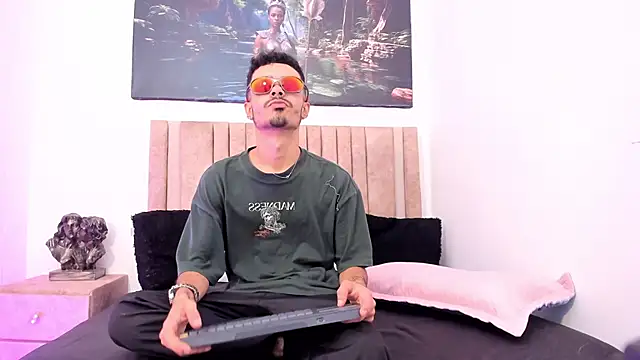 Timothe Evans online show from 23, 10, 2025