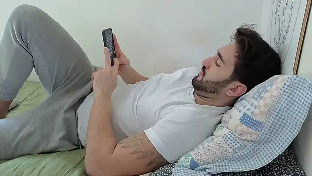 Al3xox02 online show from 17, 2, 2026