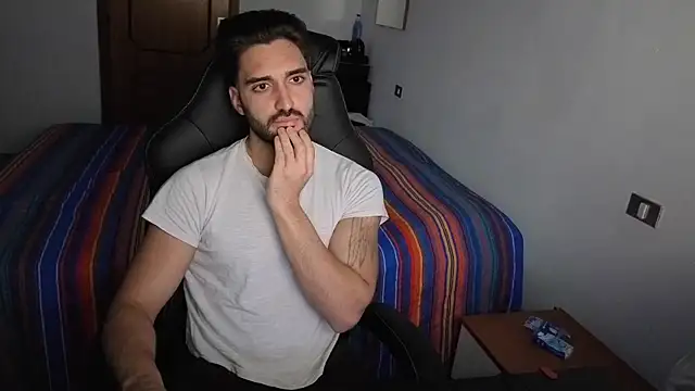 Al3xox02 online show from 7, 4, 2026