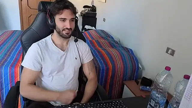 Al3xox02 online show from 17, 4, 2026