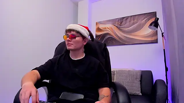 Snapshot of Leoo_Miller chatting on 5, 12, 2025 Leoo Miller online show from 5, 12, 2025