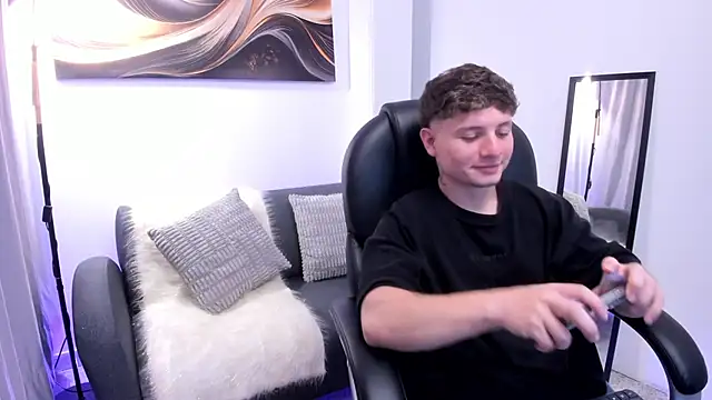 Snapshot of Leoo_Miller chatting on 14, 12, 2025 Leoo Miller online show from 14, 12, 2025