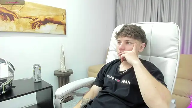 Snapshot of Leoo_Miller chatting on 8, 1, 2026 Leoo Miller online show from 8, 1, 2026