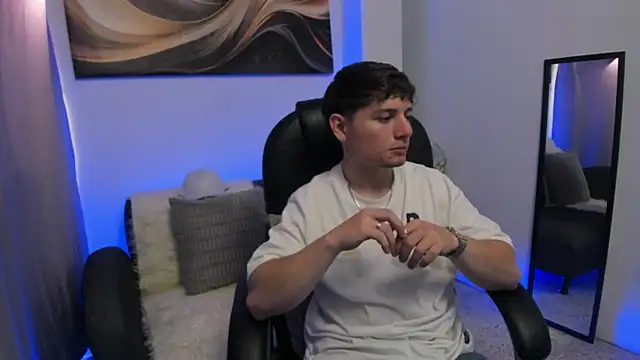 Snapshot of Leoo_Miller chatting on 6, 2, 2026 Leoo Miller online show from 6, 2, 2026