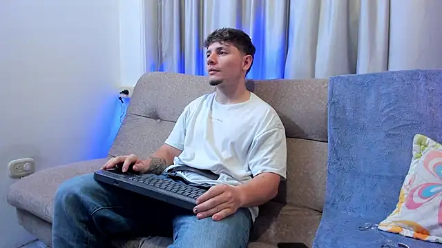 Snapshot of Leoo_Miller chatting on 28, 2, 2026 Leoo Miller online show from 28, 2, 2026