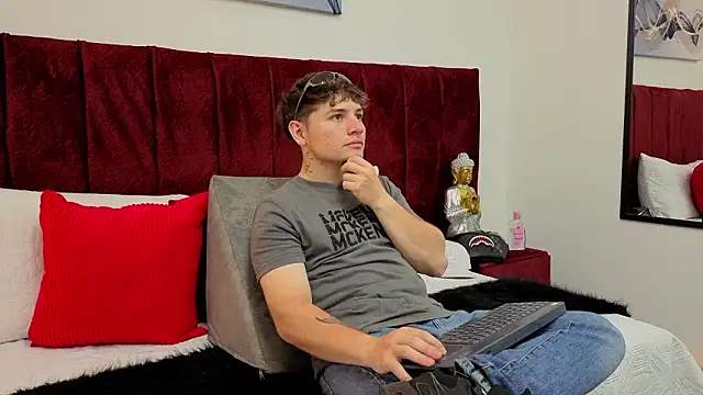 Snapshot of Leoo_Miller chatting on 15, 3, 2026 Leoo Miller online show from 15, 3, 2026