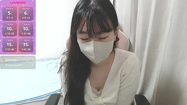 Snapshot of hinako08 chatting on 16, 10, 2025 hinako08 online show from 16, 10, 2025