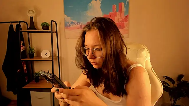 Nuura Moore online show from 9, 10, 2025