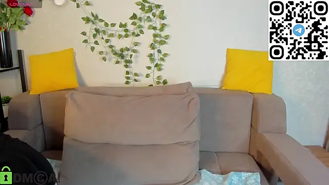 Nuura Moore online show from 29, 11, 2025