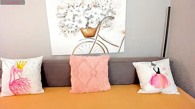 Evarey  online show from 12, 11, 2025