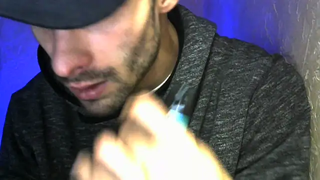 Snapshot of MakabulaAndrey chatting on 1, 12, 2025 MakabulaAndrey online show from 1, 12, 2025