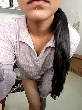 anshika0124 online show from 25, 11, 2025