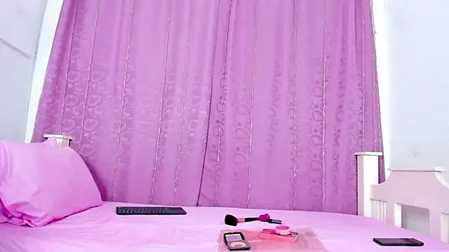 nahomy smiith online show from 2, 11, 2025