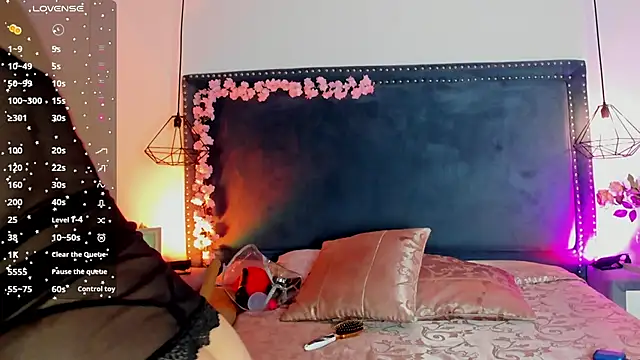 Snapshot of Emma_Saylor chatting on 18, 10, 2025 Emma Saylor online show from 18, 10, 2025