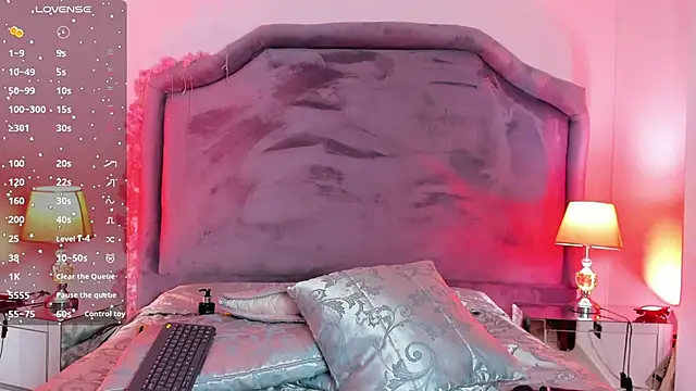 Snapshot of Emma_Saylor chatting on 5, 11, 2025 Emma Saylor online show from 5, 11, 2025