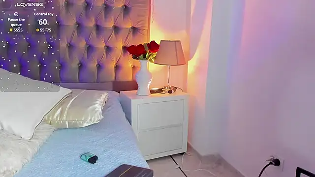 Snapshot of Emma_Saylor chatting on 21, 11, 2025 Emma Saylor online show from 21, 11, 2025