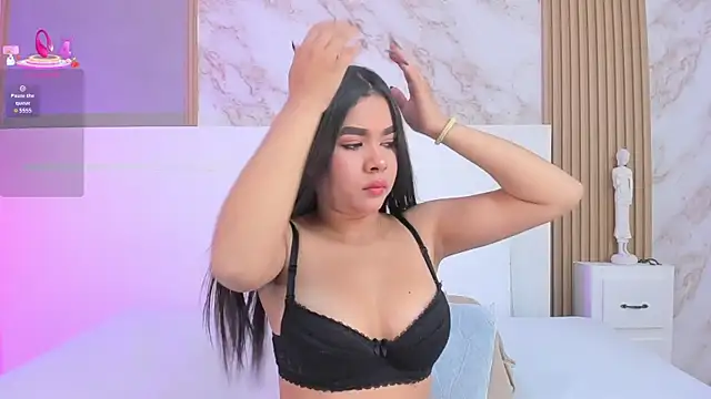 Snapshot of TianaGlow44 chatting on 11, 11, 2025 TianaGlow44 online show from 11, 11, 2025