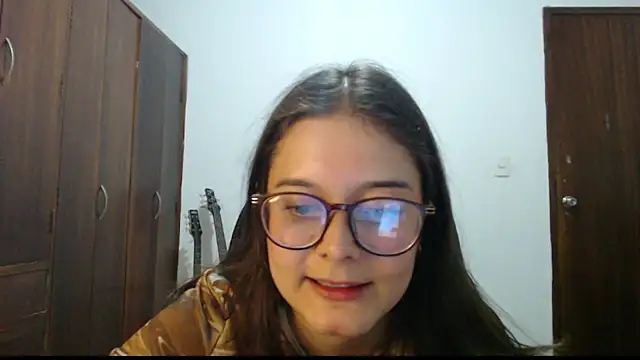Snapshot of CarlaLorez chatting on 6, 3, 2026 CarlaLorez online show from 6, 3, 2026