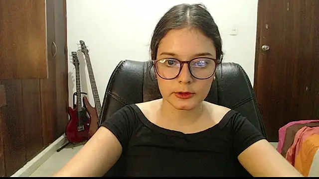 Snapshot of CarlaLorez chatting on 8, 3, 2026 CarlaLorez online show from 8, 3, 2026