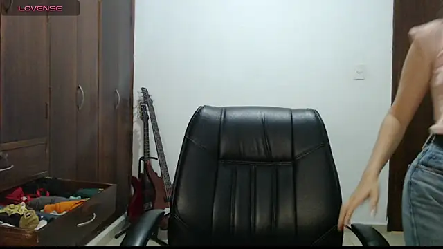 Snapshot of CarlaLorez chatting on 17, 3, 2026 CarlaLorez online show from 17, 3, 2026