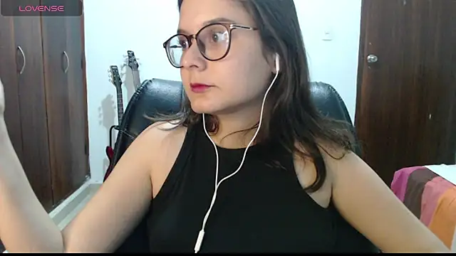 Snapshot of CarlaLorez chatting on 3, 4, 2026 CarlaLorez online show from 3, 4, 2026