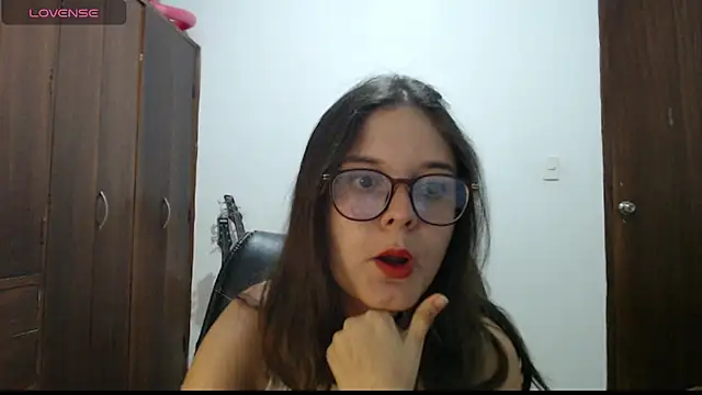 Snapshot of CarlaLorez chatting on 23, 4, 2026 CarlaLorez online show from 23, 4, 2026