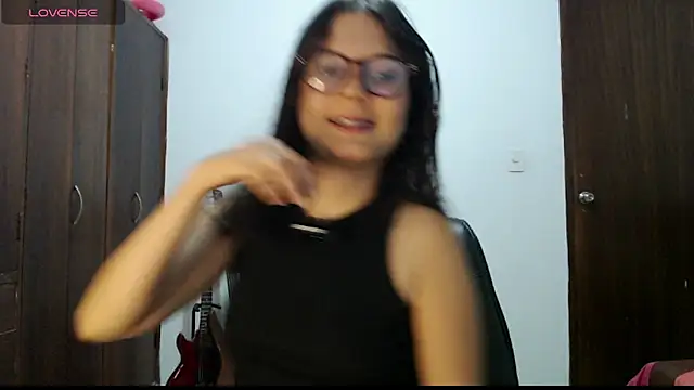 Snapshot of CarlaLorez chatting on 7, 5, 2026 CarlaLorez online show from 7, 5, 2026